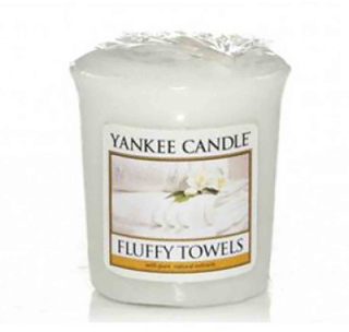 Yankee Candle Fluffy Towels 49 g votivní svíčka